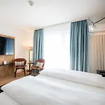 Lodge, Pool & Garden Retreat