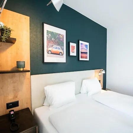 Lodge, Pool & Garden Retreat