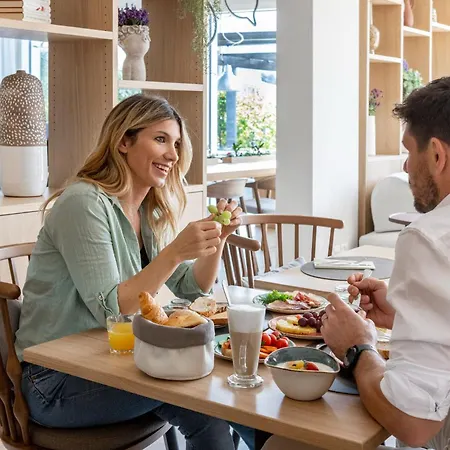 Ξενοδοχείο Lodge, Pool & Garden Retreat 3*