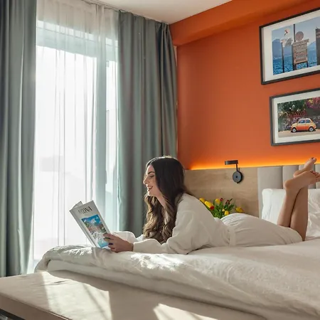 Lodge, Pool & Garden Retreat Hotel