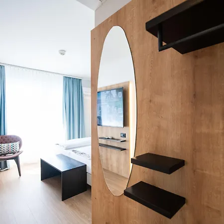 فندق Lodge, Pool & Garden Retreat أسكونا