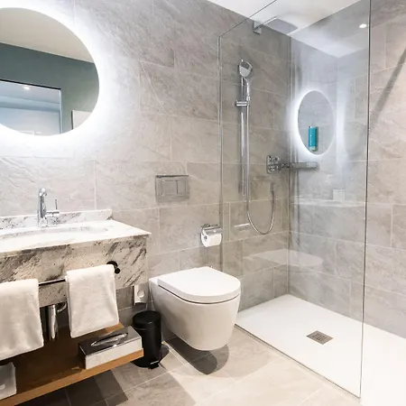 Lodge, Pool & Garden Retreat