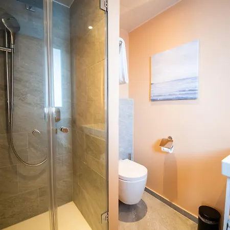 Lodge, Pool & Garden Retreat Hotel