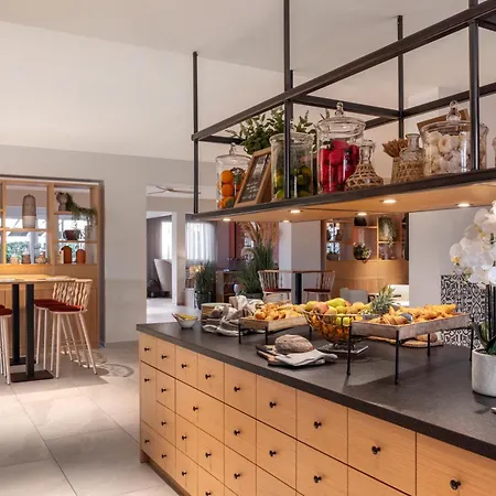 Ξενοδοχείο Lodge, Pool & Garden Retreat 3*