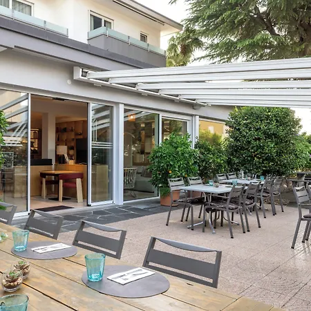 Lodge, Pool&garden Retreat Hotel