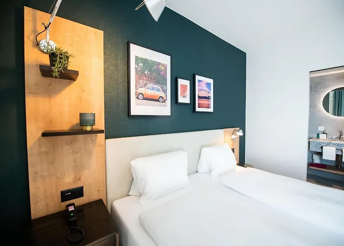 Lodge, Pool & Garden Retreat