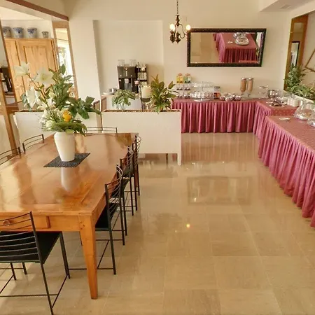 Szálloda Lodge, Pool & Garden Retreat Ascona