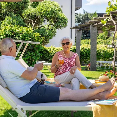 Lodge, Pool & Garden Retreat Ascona