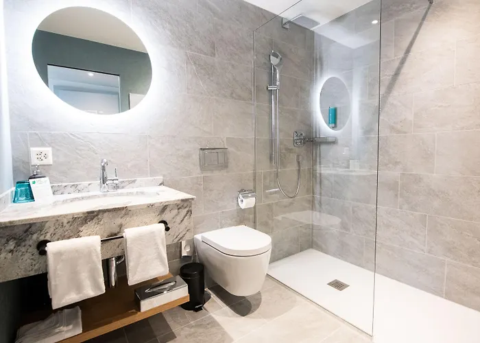 Lodge, Pool & Garden Retreat